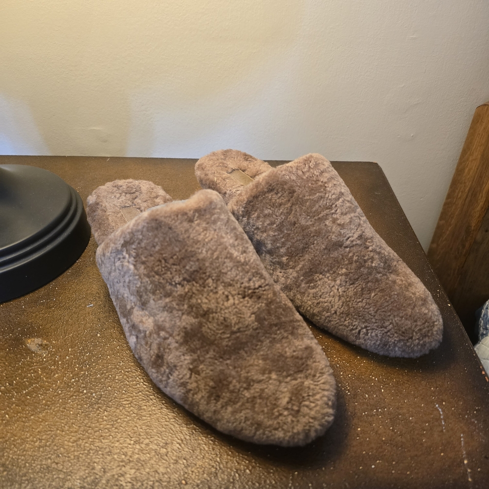 Vince Designer Shoes - Cozy Brown Slip Ons - Great For Lounge Or Travel!